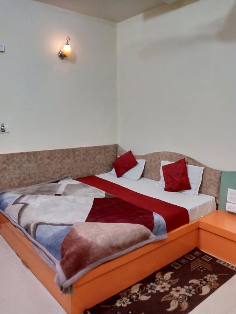 Hotel Amar Palace Pachmarhī Exteriör bild